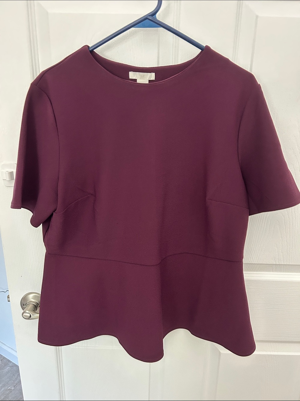 H&M Short Sleeve Peplum Top in Wine